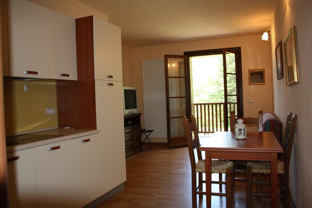 Il Cervo Bianco Aparthotel Абетоне Стая снимка